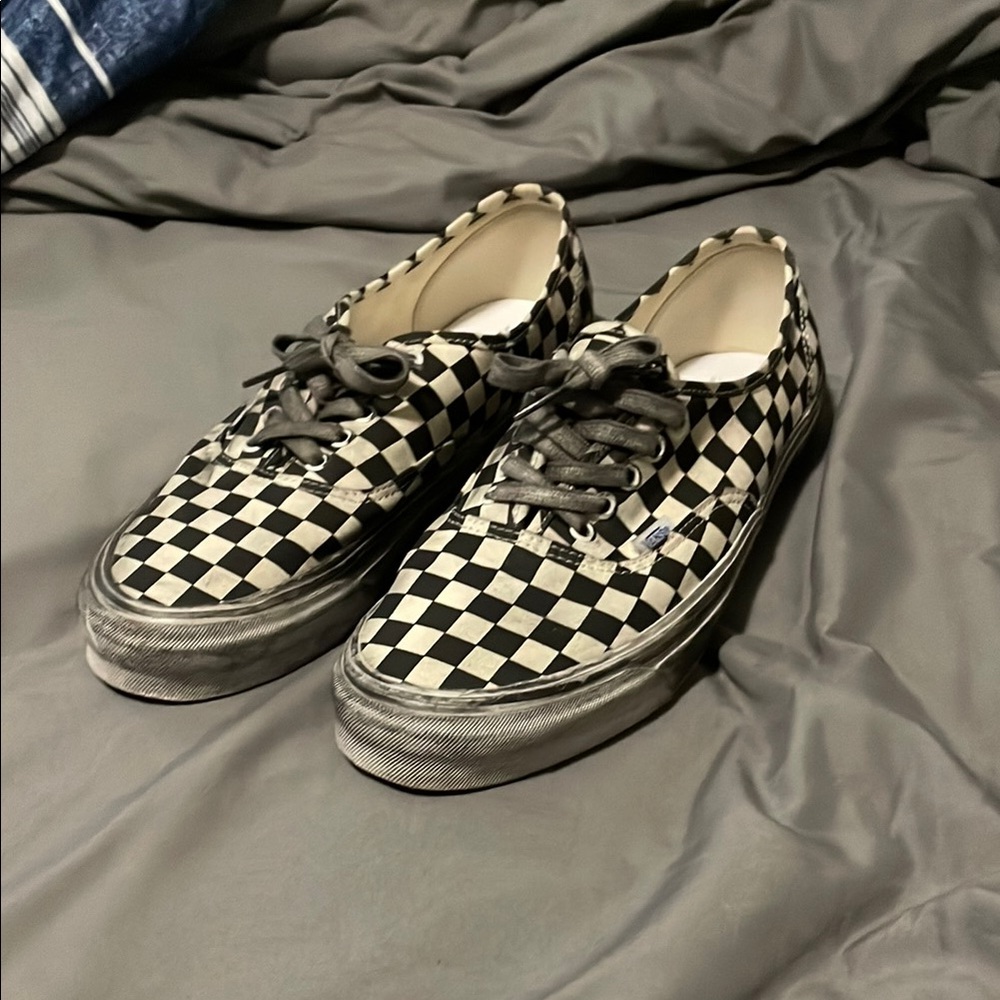BRAND NEW Distressed Edition Vans New Era